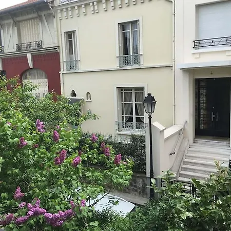 Petit Luxe A La Francaise - Paris A 15' Des Champs Elysees Apartment Levallois-Perret