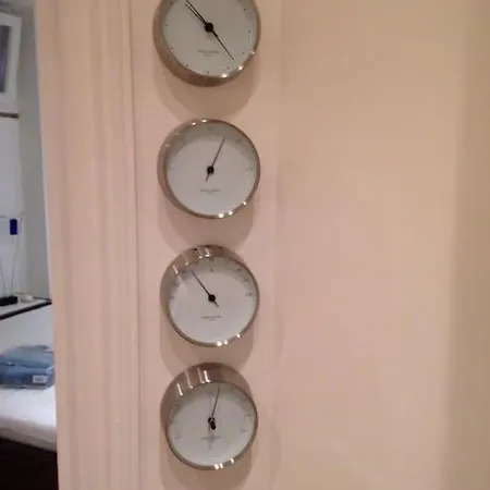 Petit Luxe A La Francaise - Paris A 15' Des Champs Elysees Apartment Levallois-Perret