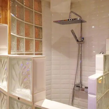 Petit Luxe A La Francaise - Paris A 15' Des Champs Elysees Apartment